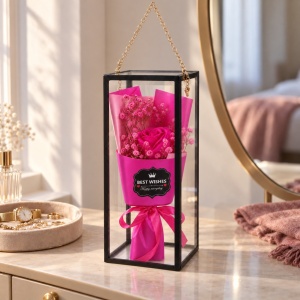 Buchet decorativ cu trandafir fucsia, în cutie transparentă cu mâner - Img 6