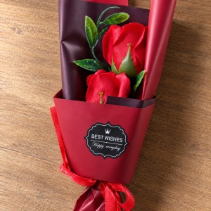 Buchet decorativ cu trandafiri rosii, set cadou rosu, 25 cm - Img 4