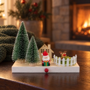 Decor de Crăciun pe soclu din lemn, cu brăduți, căsuță și figurine, fără lumini, 20x6 cm - Img 5