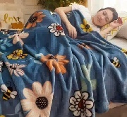 Patura Cocolino Pufoasa cu Model Floral si Albine, 200x220 cm, Albastru