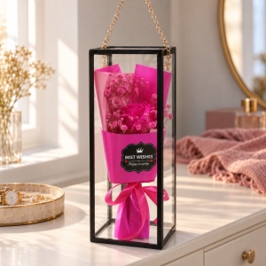 Buchet decorativ cu trandafir fucsia, în cutie transparentă cu mâner - Img 3