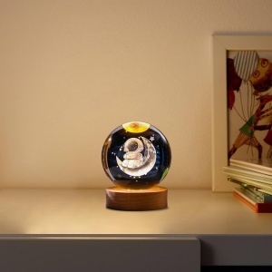 Glob Cristal 3D Astronaut pe Luna 8 cm, LED si Baza Lemn, Lampa Decor - Img 6