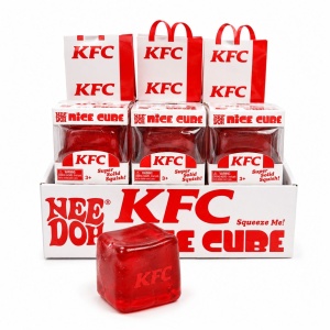 Jucărie Antistres NeeDoh Nice Cube Roșu – Cub Squishy Super Moale pentru Relaxare și Reducerea Stresului