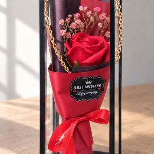 Buchet decorativ cu trandafir artificial roșu, în cutie cadou cu mâner auriu - Img 7