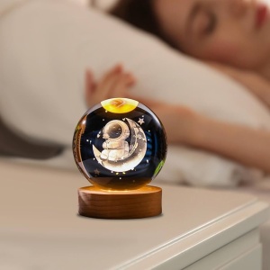 Glob Cristal 3D Astronaut pe Luna cu Baza Lemn si LED, Decor Premium, 6 cm - Img 4