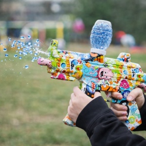 Pistol jucarie electric tip carabina, design colorat graffiti, efecte vizuale, model modern - Img 3