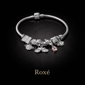 Bratara ROXE argintie cu albinuta charmuri elegante si cristale culori mixte - Img 4