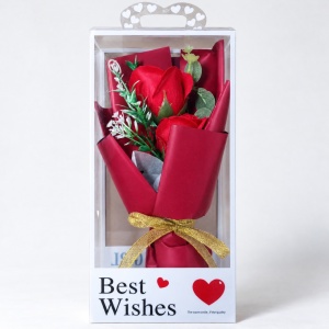 Buchet decorativ cu trandafiri roșii, fundă aurie, în cutie cadou, 25cm - Img 5