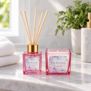Set cu lumânare din soia și difuzor cu bețișoare, parfum floral, cutie roz - Img 4