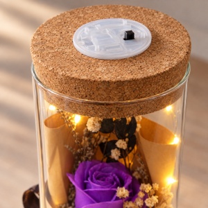 Trandafir mov de săpun în cupolă de sticlă cu lumini LED, buton ON/OFF, 25 cm - Img 4