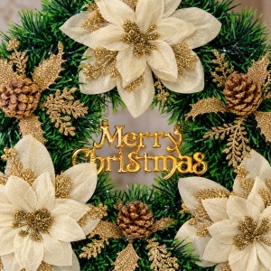 Coroniță de Crăciun cu flori aurii, conuri de pin și inscripție Merry Christmas, 34 x 30 cm - Img 4