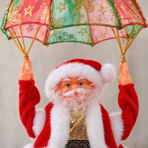 Figurină Moș Crăciun cu parașută, sunete și mișcare, 60 cm - Img 4
