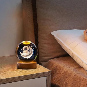 Glob Cristal 3D Astronaut pe Luna 8 cm, LED si Baza Lemn, Lampa Decor - Img 7