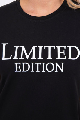 Дамска тениска с надпис "Limited edition" от 90% памук и 10% еластан. Размерът е универсален и ще бъде подходящ за дами носещи размери S, M или L.