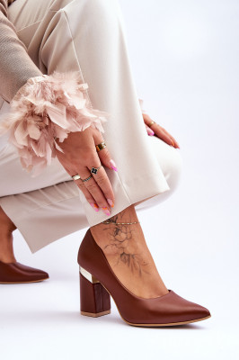 Елегантни и невероятно удобни обувки от полската марка Lewski Shoes. Обувките са изработени от естествена кожа с внимание към всеки детайл. Меката стелка осигурява комфорт при всяка стъпка. Декоративният елемент в тока ги прави стилни и подходящи за всеки