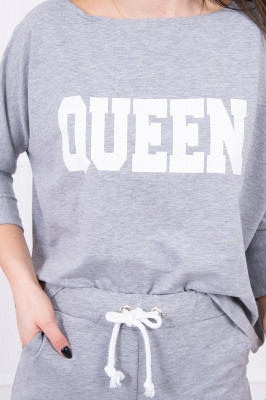 Дамски комплект от блуза с надпис Queen и панталон с връзка на кръста