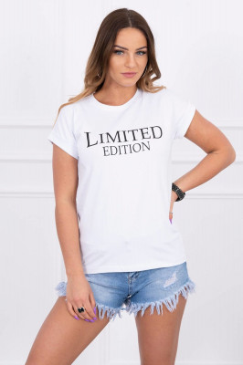 Дамска тениска с надпис "Limited edition" от 90% памук и 10% еластан. Размерът е универсален и ще бъде подходящ за дами носещи размери S, M или L.