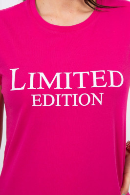 Дамска тениска с надпис "Limited edition" от 90% памук и 10% еластан. Размерът е универсален и ще бъде подходящ за дами носещи размери S, M или L.