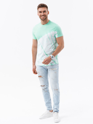 Мъжка тениска на марката Ombre с модерното Tie-Dye оцветяване на материята.  Модел S1617 е прав с кръгло деколте и изработен от 100% памук.