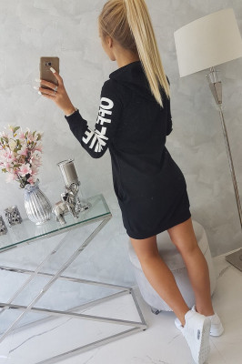 Alexis-shop.bg предлага голямо разнообразие на ежедневни рокли тип туника. Един от нашите хитови модели Августа е с 23 различни нюанса, така че да можете да изберете точно този, който подхожда на Вашите нужди. Модела е с ластик в долната част, качулка и щ