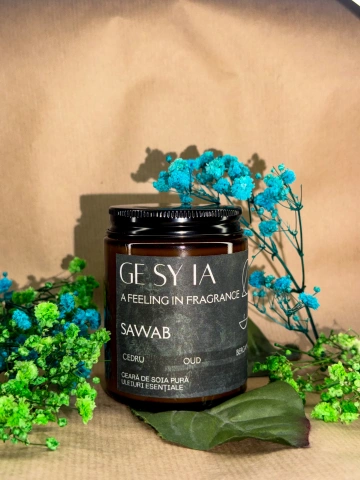 Lumânare parfumată SAWAB - cedru, oud, bergamotă 130g