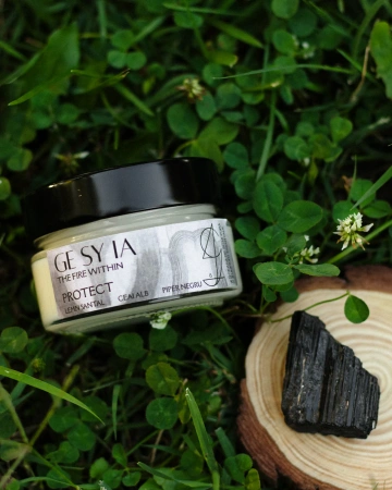 Lumânare cu cristal PROTECT - lemn santal, ceai alb, piper negru, 90g - Img 3