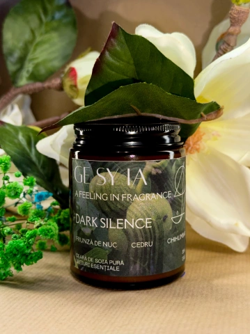 Lumânare parfumată DARK SILENCE - frunză de nuc, cedru, chihlimbar 130g