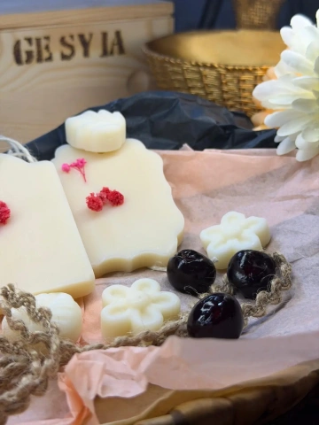 Odorizant pentru dulap CHERRY NOIR - cireașă neagră, paciuli, chihlimbar 30g