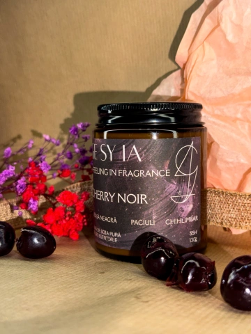 Lumânare parfumată CHERRY NOIR - cireașă neagră, paciuli, chihlimbar 130g - Img 2