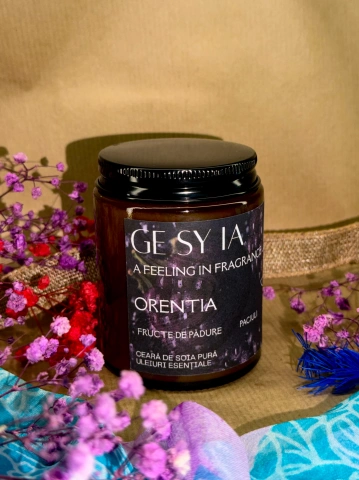 Lumânare parfumată ORENTIA - fructe de pădure, paciuli, cireașă 130g