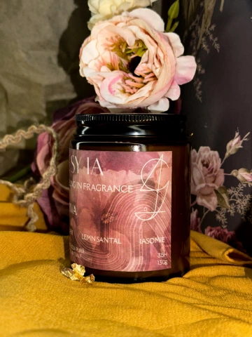 Lumânare parfumată ZARIVA - trandafir, lemn santal, iasomie 130g - Img 3