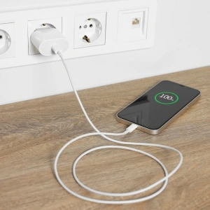 Incarcator retea USB Type-C, fast charge 20W, compact, universal, design alb, compatibil cu smartphone-uri si tablete, ideal pentru calatorii - Img 6