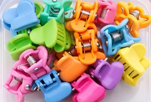 Set 2 cutii accesorii par cu elastic 2 cm, elastic spiralat, elastic subtire si cleme inimioare, multicolor - Img 9