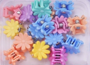 Set 2 cutii accesorii par cu elastic 2 cm, elastic spiralat, elastic subtire si 10 cleme flori multicolor - Img 8