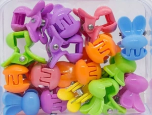 Set 25 elastice textile 1,5 cm si 16 cleme mini model ursulet, cutie organizator transparenta, multicolor - Img 7