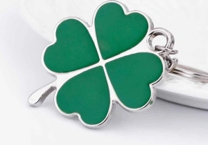 Breloc trifoi cu patru foi verde, metalic, 10.5 cm, inel 2.5 cm, simbol noroc, accesoriu chei - Img 5