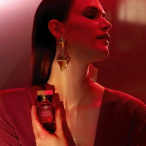 Parfum femei Oriflame Giordani Gold Essenza Supreme 50 ml cu note florale albe si accente ambrate, aroma opulenta si sofisticata - Img 5