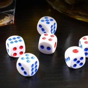Set 10 zaruri albe cu puncte albastre si rosii, 13 mm, pentru jocuri de societate sau jocuri de noroc - Img 2