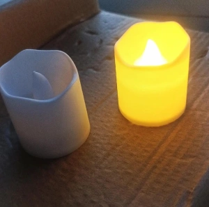 Set 5 lumanari decorative LED ivoire 3.9 x 3.6 cm, lumina galbena efect flacara, 10 baterii LR1130 AG10 incluse, decor luminos pentru petreceri, mese si sarbatori - Img 5