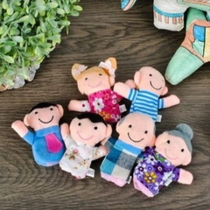 Papusi de deget familie, set 6 personaje textile, 8 x 8 cm, multicolor, pentru povesti si jocuri de rol - Img 5
