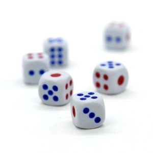 Set 10 zaruri albe cu puncte albastre si rosii, 13 mm, pentru jocuri de societate sau jocuri de noroc - Img 9