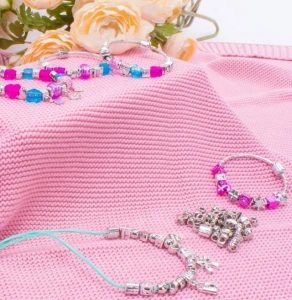 Set pentru creat bratari si lantisoare pentru copii, cu pandantive, margele si accesorii pentru bijuterii, multicolor, aproximativ 110 elemente - Img 8