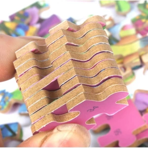 Puzzle 60 de Piese din Lemn in Cutie Metalica, Model Cei Trei Purcelusi, Educativ, Dezvoltare Abilitati Cognitive, pentru Prescolari, 22.5x13.5 cm, Multicolor - Img 3