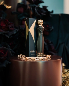 Apă de parfum Oriflame Divine Dark Velvet 50 ml - mister, senzualitate și eleganță într-o aură de catifea întunecată - Img 2