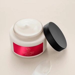 Crema de corp parfumata Oriflame Giordani Gold Essenza Supreme 250 ml cu infuzie florala alba si note ambrate, hidratare luxoasa - Img 3