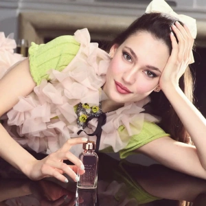 Apă de toaletă Oriflame Eclat Festivité 50 ml - rafinamentul unei seri pariziene, într-o explozie de feminitate și bucurie efervescentă - Img 5
