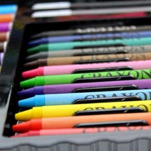 Set pictat si desen, 86 piese, gentuta depozitare tip valiza, 33.5 x 3.5 x 27 cm - complet, colorat si ideal pentru copii pasionati de arta - Img 4