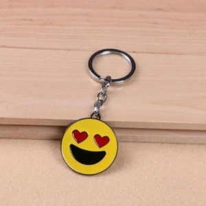 Breloc chei emoticon indragostit, ochi inimioara, metalic, galben, 9.8 x 3.8 cm, inel 2.6 cm, accesoriu decorativ - Img 3