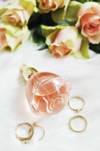 Apa de parfum Volare Oriflame 50 ml, parfum floral romantic cu trandafir Damascena si accente delicate de violeta - Img 5