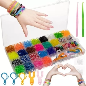 Kit de confectionare bratari, 23 culori benzi de cauciuc, 1500 piese, carlige, carabine, margele, pandantive si litere 27x13x2 cm - Multicolor